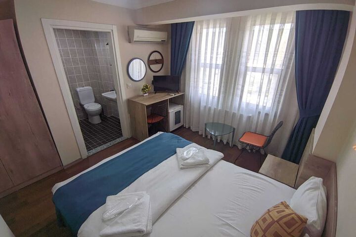 Room 15 of 48