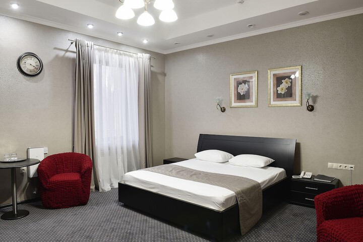 Room 9 of 35