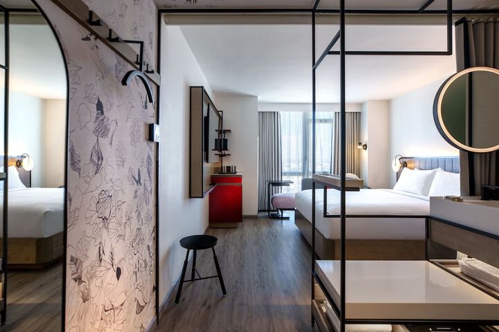 Renaissance New York Flushing Hotel at Tangram Flushing | Bookonline.com