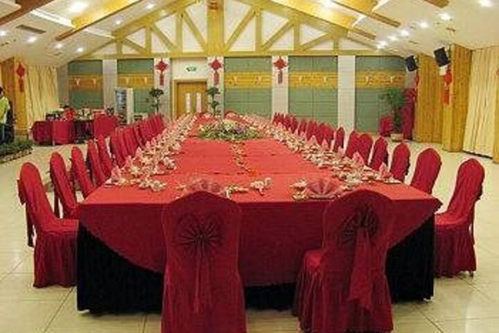 Ballroom/Hall 16 of 24