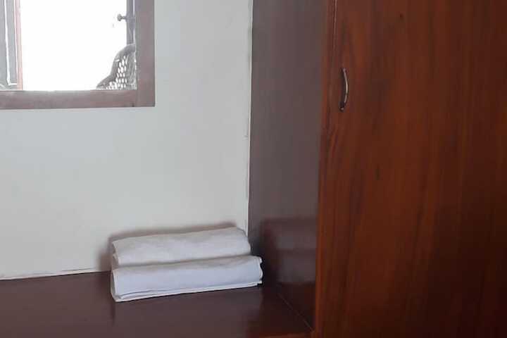 Room 10 of 11
