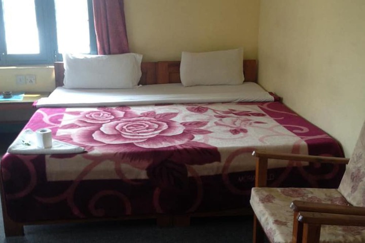 Room 5 of 9