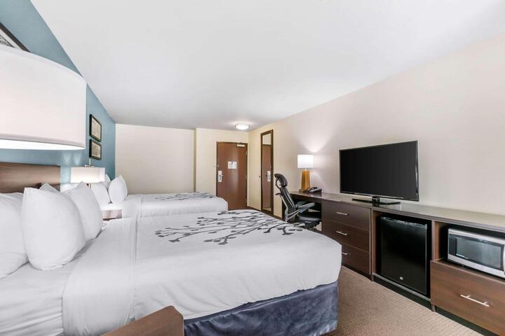 2 Queen Beds Mobility Accessible (14 of 20)
