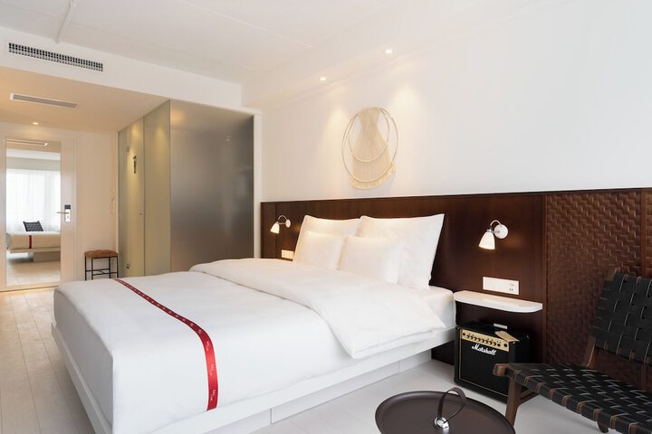 Room 15 of 84
