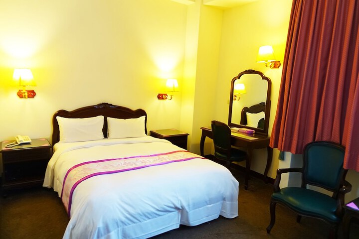 Room 5 of 33