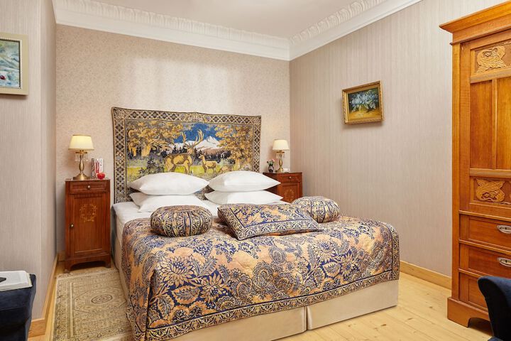 Room 8 of 73