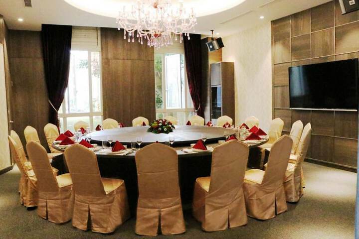 Ballroom/Hall 35 of 50