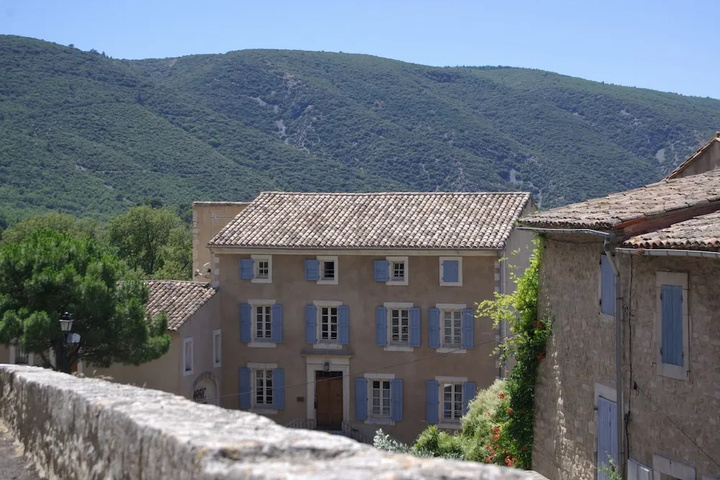 Hero Image 1 of 9