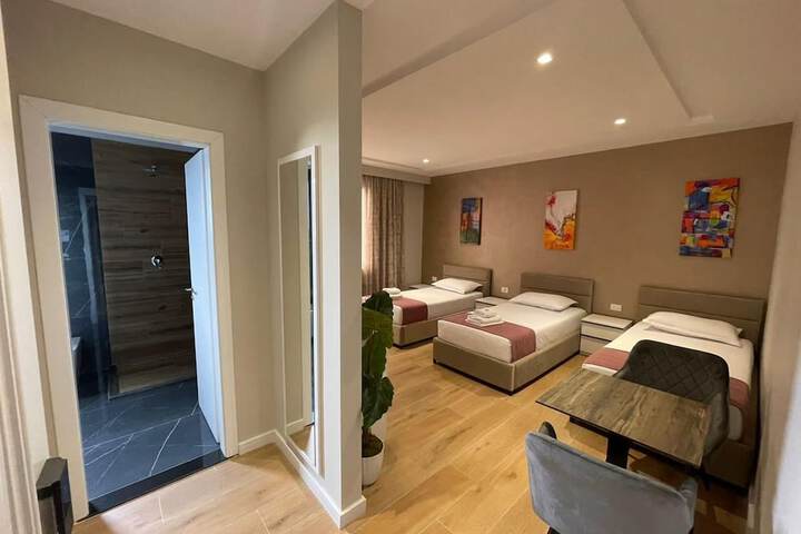 Room 7 of 48
