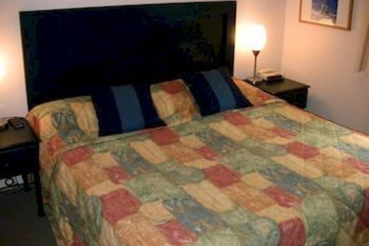 Room 9 of 13