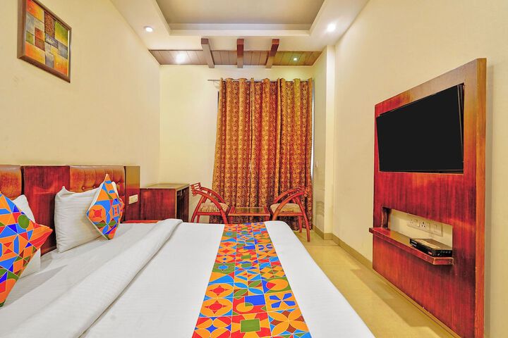 Room 13 of 25