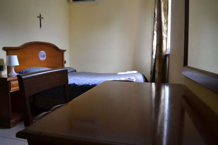 Room 10 of 48