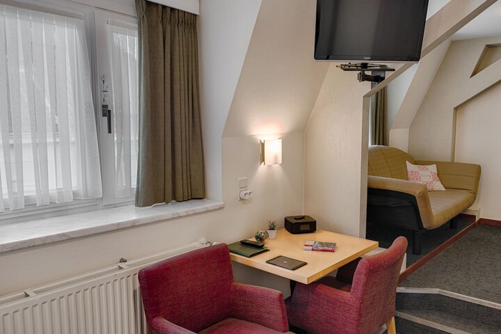 Room 42 of 71