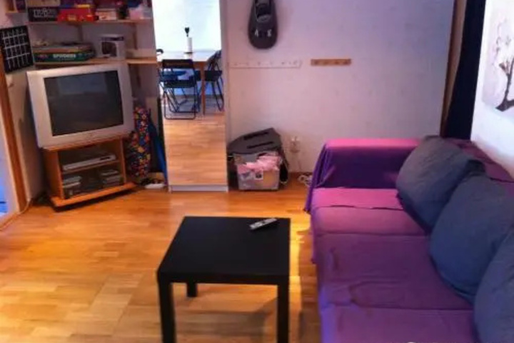 Room 2 of 10