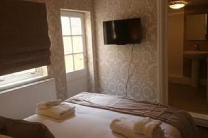 Room 11 of 28