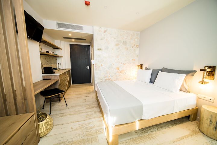 Room 14 of 82