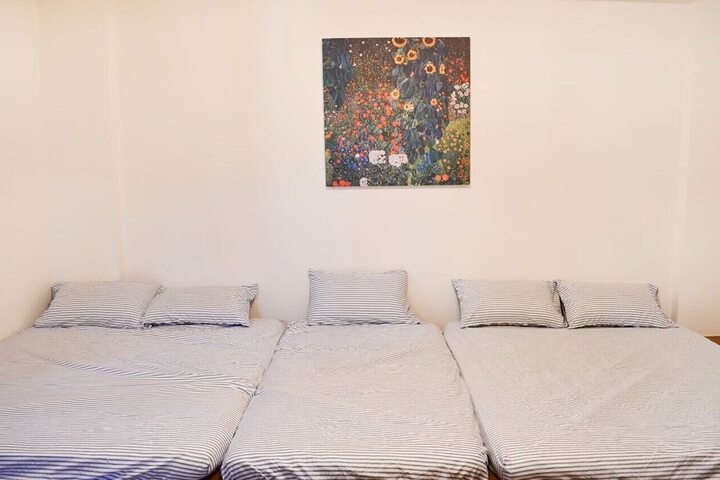 Room 9 of 11