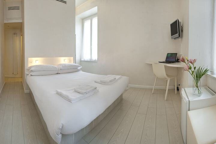 Room 2 of 60