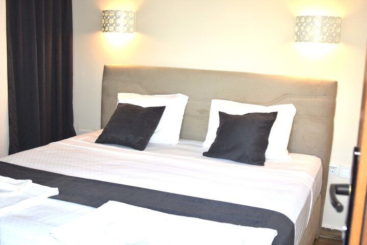 Room 2 of 48