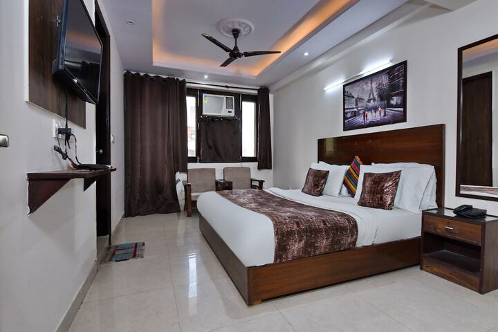 Room 13 of 38