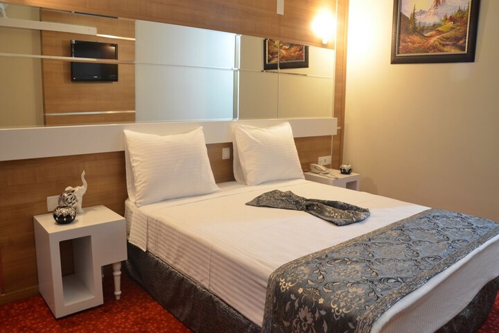 Room 6 of 36