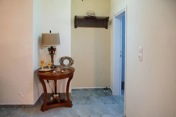 Room 4 of 19