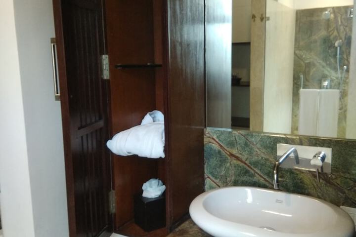 Room 21 of 46