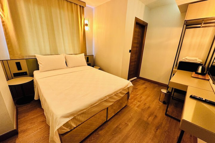Room 5 of 27