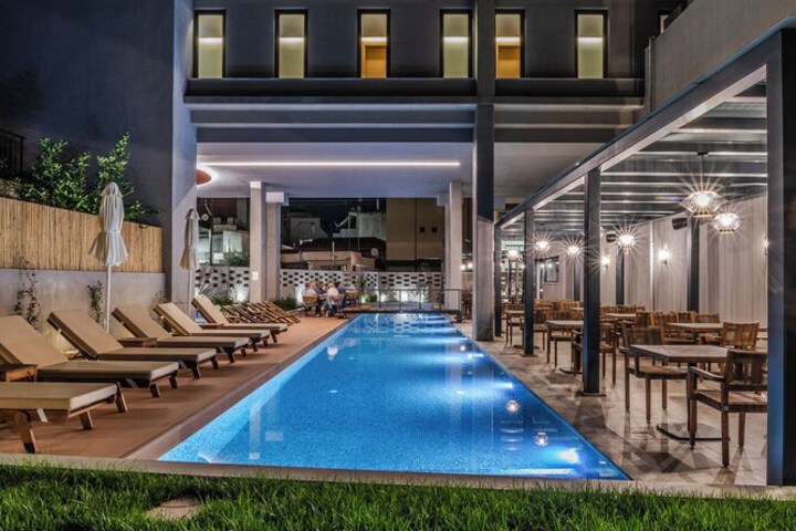 Pool 56 of 82