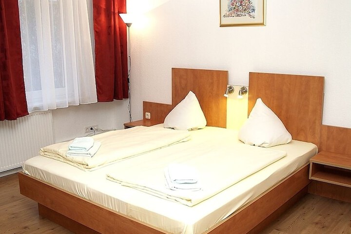 Room 10 of 42