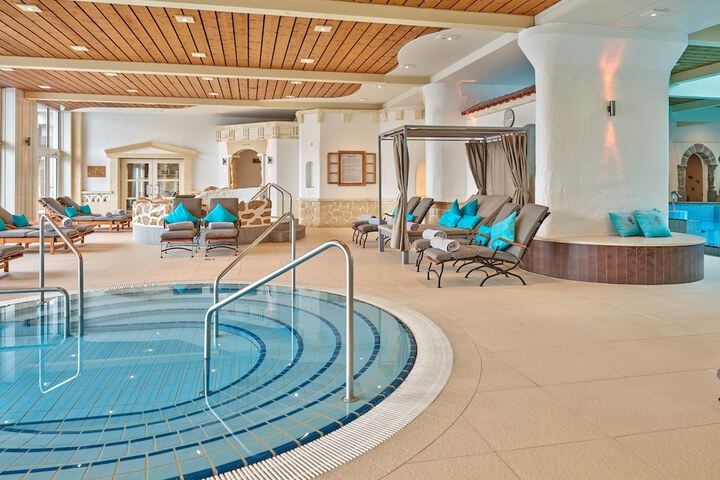 Pool 41 of 75