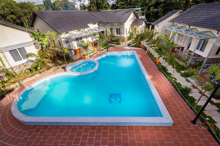 Pool 51 of 83