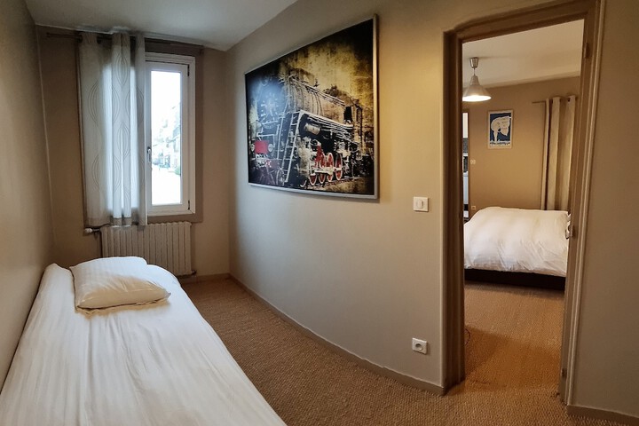 Room 5 of 30