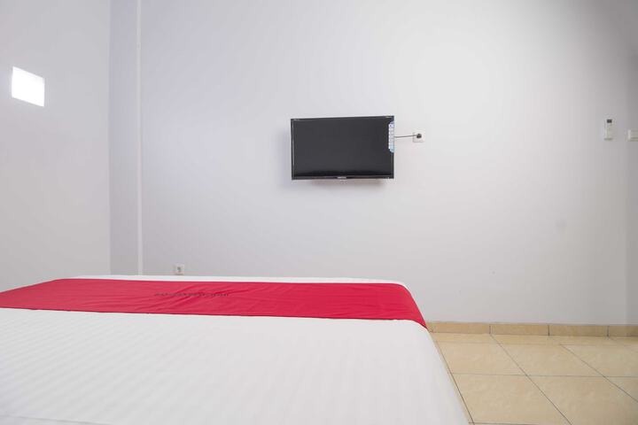 Room 5 of 12