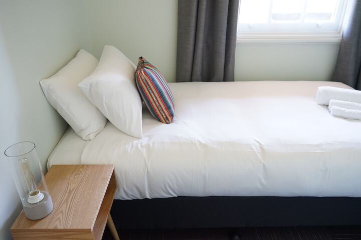 Room 4 of 43