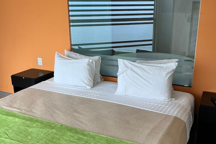 Room 4 of 27