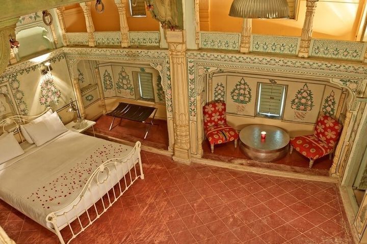 Room 2 of 73