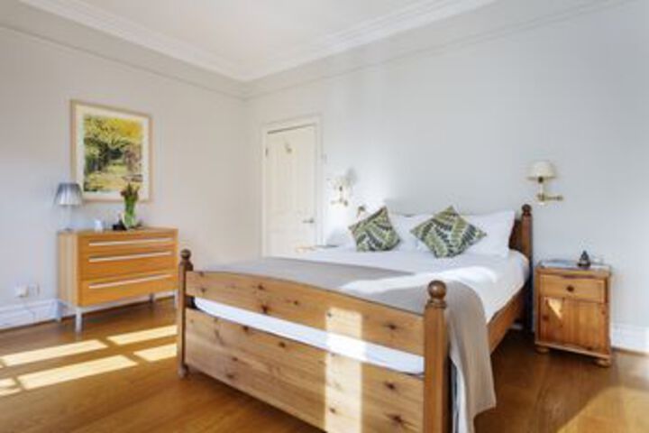 Room 5 of 18
