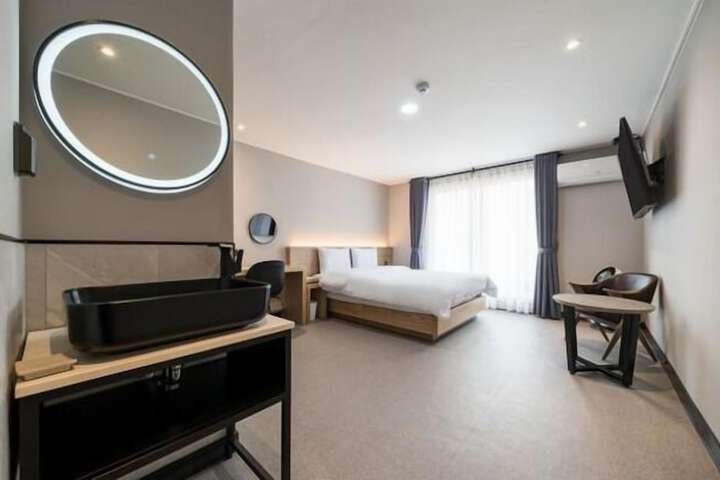 Room 8 of 67
