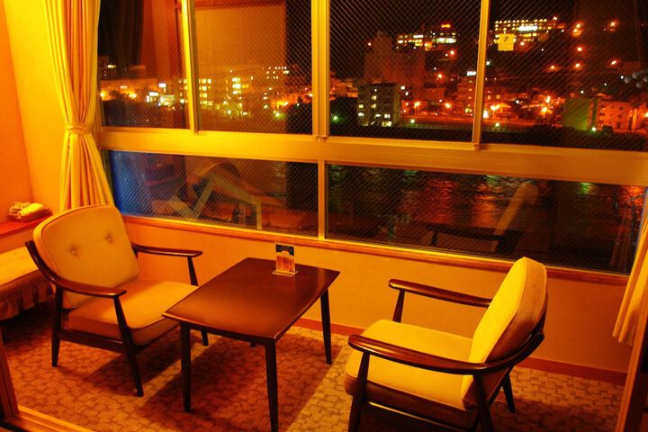 Room 5 of 32