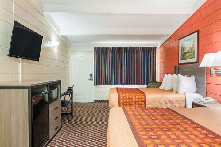 2 Double Beds (2 of 14)