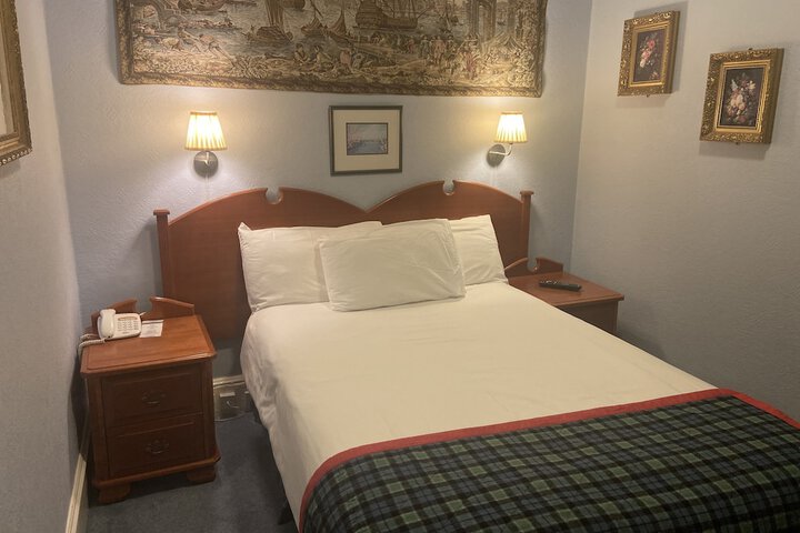 Room 3 of 12