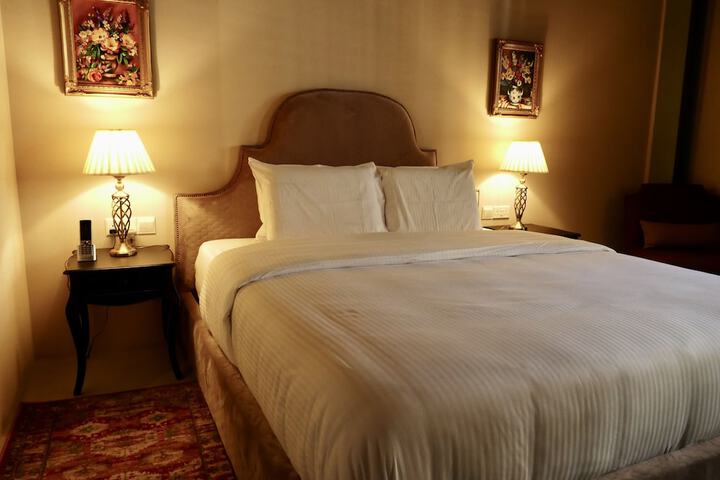 Room 22 of 97