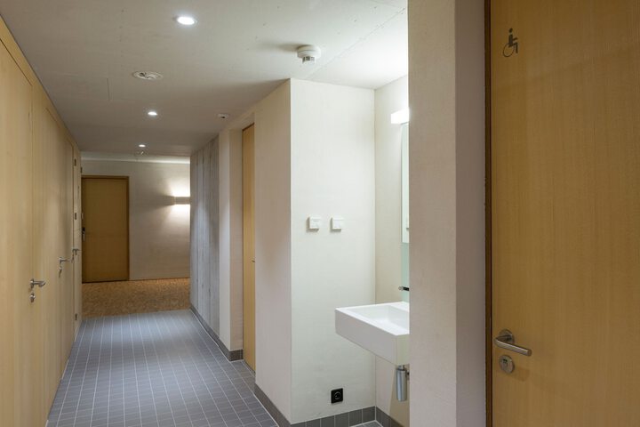 Room 25 of 38