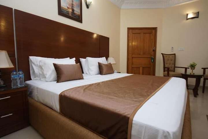 Room 4 of 48