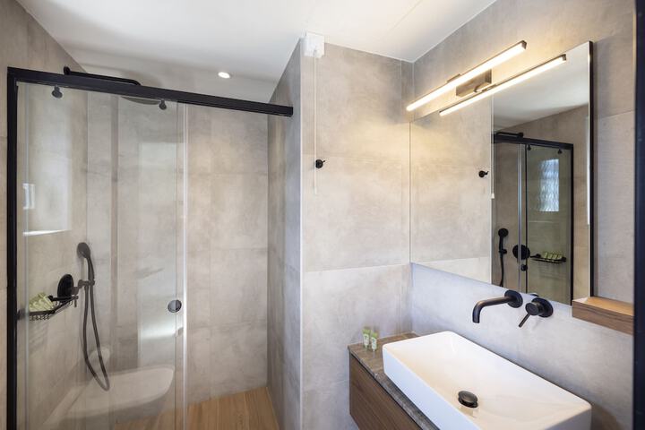 Room 18 of 22