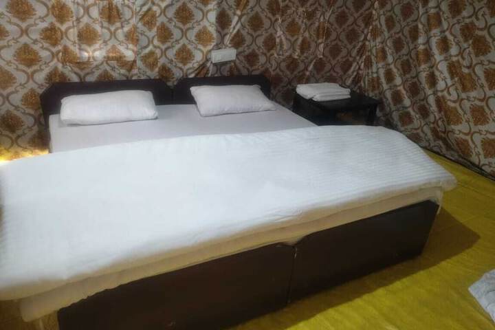 Room 6 of 12