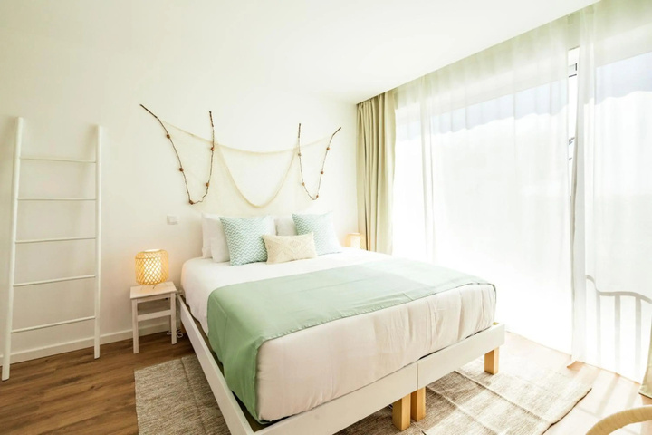 Room 2 of 12