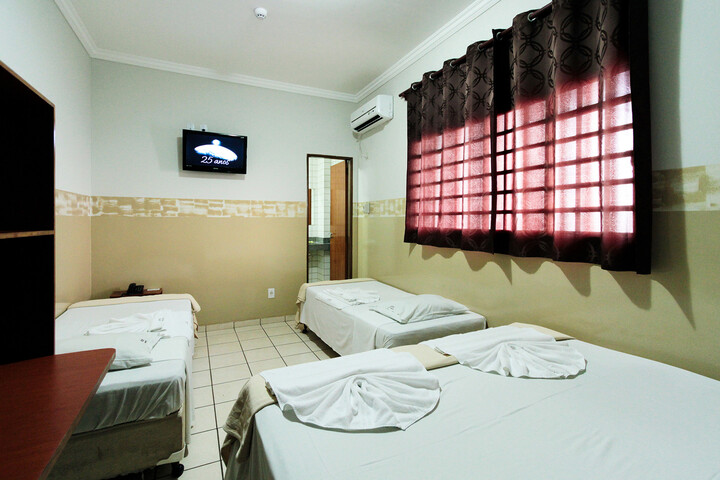 Room 4 of 18