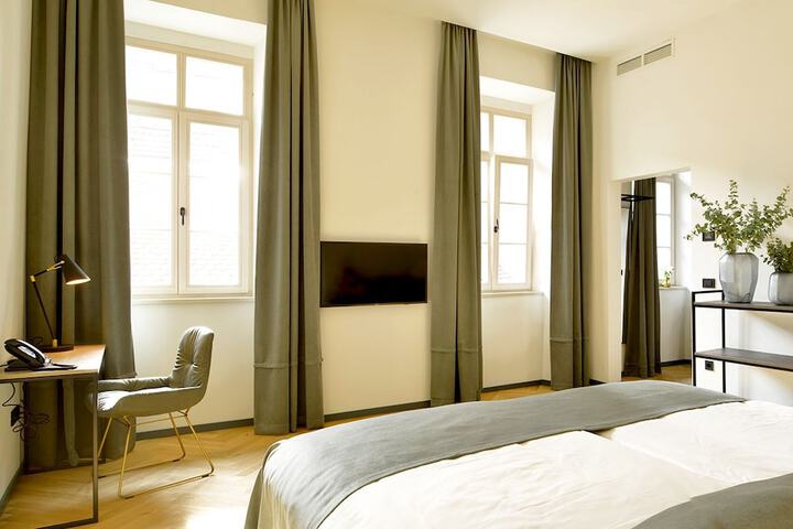 Room 6 of 36